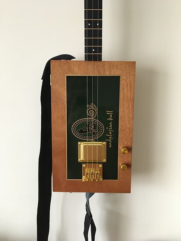 The English Guitar Company 3 String Andalusian Bull Cigar Box Guitar 2023 Wood green