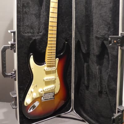 Fender American Deluxe Stratocaster Left-Handed 60th Anniversary with Maple Fretboard 2006 3-Color Sunburst USA LH image 19
