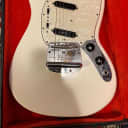 Fender Mustang Electric Guitar with Rosewood Fretboard 1967 w/White pick guard