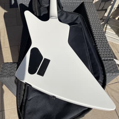 epiphone 1984 Explorer EX ホワイト エクスプローラー Epiphone 1984 Explorer EX - Alpine White | Sweetwater