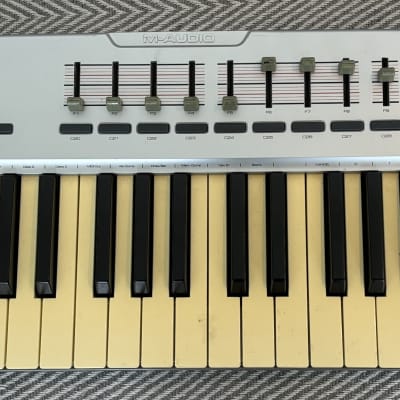 M-Audio Oxygen 49 MKI MIDI Keyboard Controller 2006 - 2009 - Silver