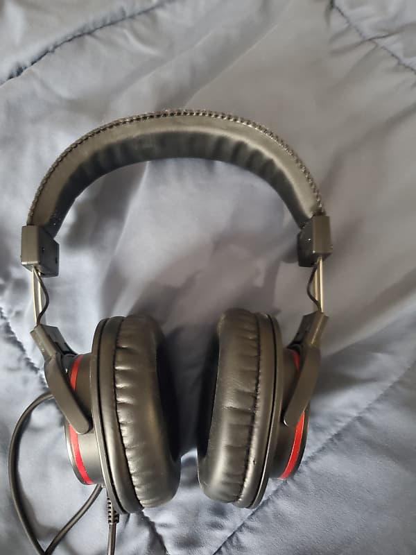 Scarlett hp60 mkiii online headphones price