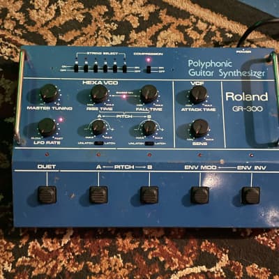 Roland GR300 Guitar Synthesizer