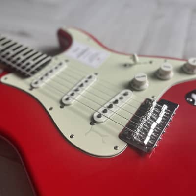 Immagine Fender MIJ Hybrid II Stratocaster with Rosewood Fretboard 2023 - Modena Red - 3