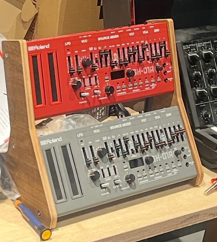 Roland SH-01A Red – Limited Edition – Mint Condition – Collector’s Item image 1