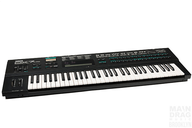 Yamaha DX7IIFD 61-Key 16-Voice Digital Synthesizer with Floppy Drive image 2