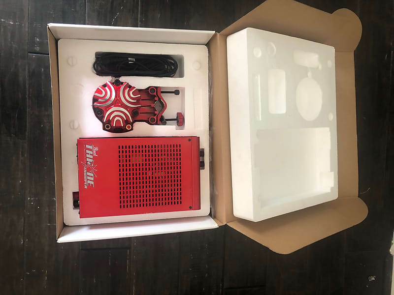 Pearl Throne Thumper Buttkicker red Reverb