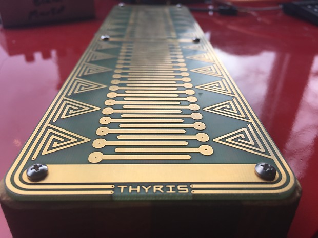 Ciat-Lonbard Tocante Thyris Green solar-powered synthesizer image 1