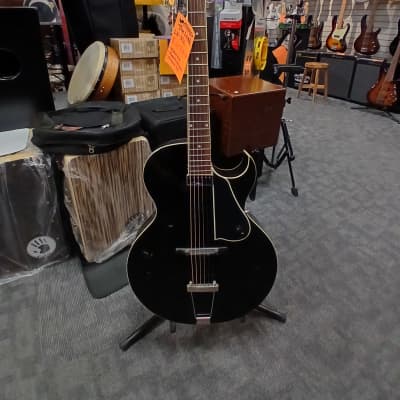 The Loar LH-350 Black 【おまけ付き】 The Loar LH-350 Archtop Black Store Demo | Reverb