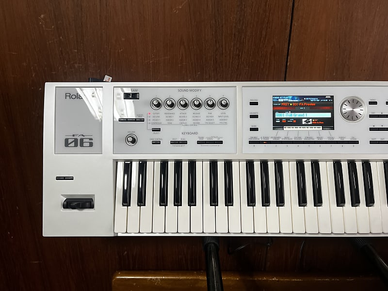 Roland FA-06-SC WH 61-key Music Workstation limited color WHITE w/ gig bag