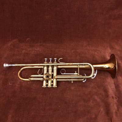 Conn 1050B Bb Student Trumpet w/ Case, Mouthpiece, Mute & Accessories image 2