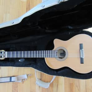 Alvarez Masterworks MC90C Acoustic Electric Classical Guitar Reverb