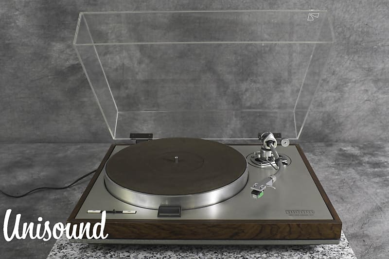 Luxman PD121 Direct Drive Turntable Player w/ SME 3009 in Very Good  Condtion.