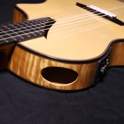Martinez MSCC-14MS SOLID spruce/Flame Maple nylon string guitar image 3