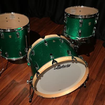 Ludwig Classic Maple Green Sparkle Fab kit w/ Vintage White Marine Bass Hoop Inlays image 4
