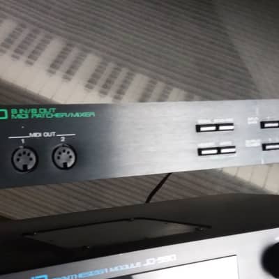 Roland A-880 Midi Patch Bay 8 in x 8 Out Mixer