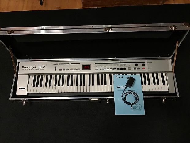 Roland A-37 MIDIキーボードコントローラー Roland A-37 76 Key MIDI Controller | Musician's Friend