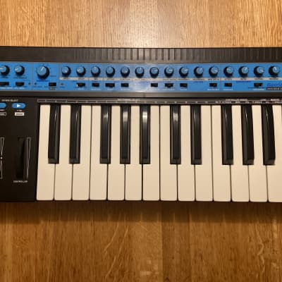 Novation Bass Station 25-Key Monophonic Synthesizer 1993 - Black