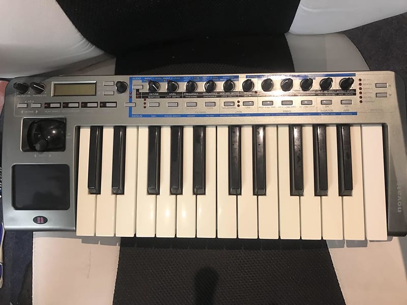 Novation XioSynth 25 10-Voice Synthesizer