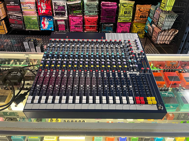 Soundcraft FX16II 16 Channels Mixer With Effects (USED) | Reverb Soundcraft FX16II 16 Channels Mixer With Effects (USED) | Reverb