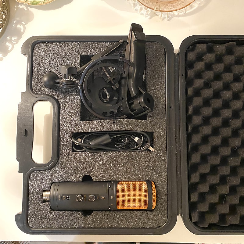 SL600 Condenser USB Microphone with Live Monitoring