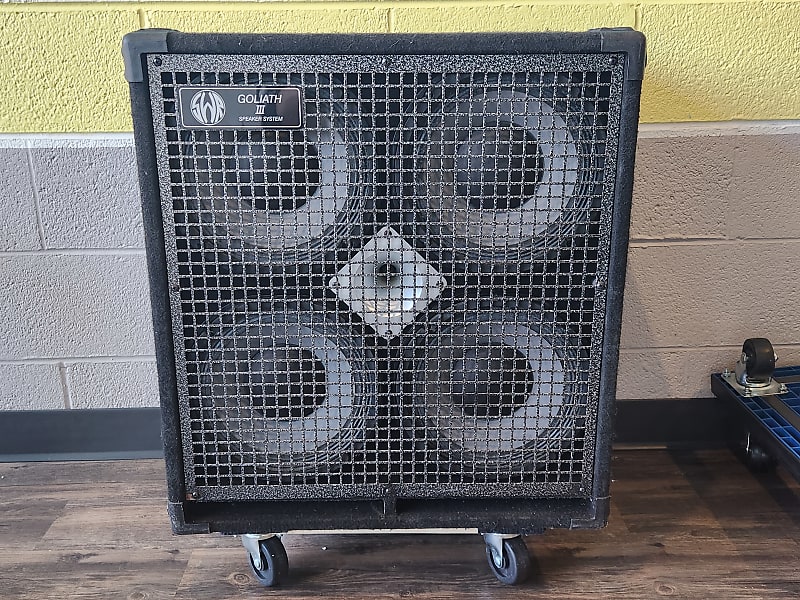 SWR Goliath III 700-Watt 4x10