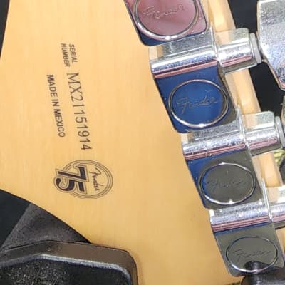 Fender Stratocaster Player Series 2021 - 3-Color Sunburst - MIM image 5