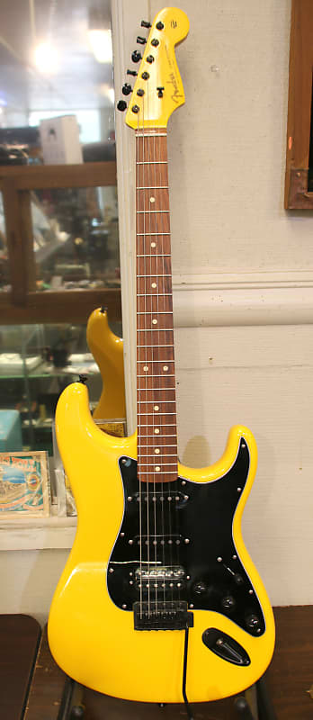 Fender USA Body/Mexico Neck Stratocaster 2018 - Yellow image 1