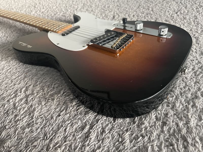 G&L ASAT Classic Signature 1991 Vintage USA Sunburst Leo