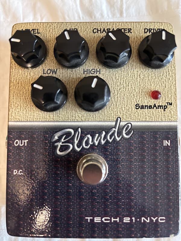 ギター TECH21 NYC Blonde V1 Tech 21 SansAmp Character Series Blonde V1 - Blonde/Black
