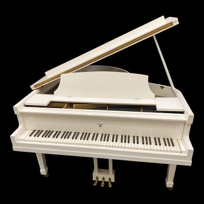 Sweet white baby grand piano 4'10'' image 2