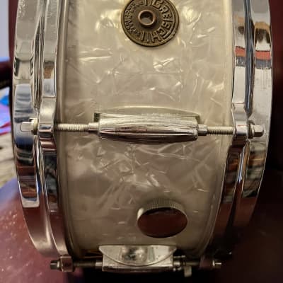 Gretsch 4103 Renown  14x5.5” 8-Lug Snare Drum with Round Badge 1964 - White Pearl image 9