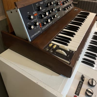 Moog Minimoog Model D 44-Key Monophonic Synthesizer 1971 - 1982 - Black / Wood