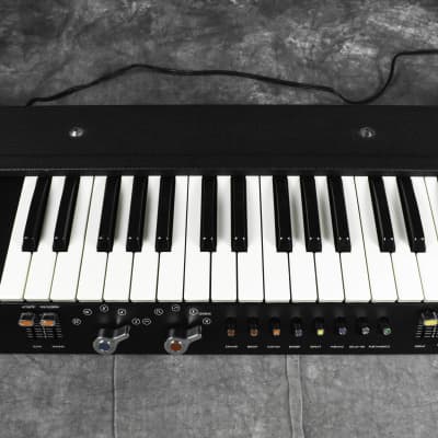 mini KORG-700S unique sounds and capabilities is very good condition image 1