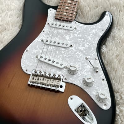 2004 Fender Highway One Stratocaster Sunburst Electric Guitar image 5