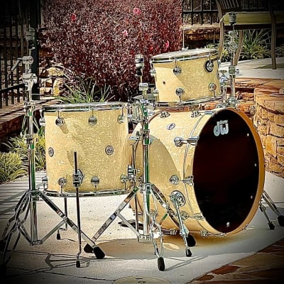 DW Collector’s Maple VLX 3pc Kit in Vintage Marine Pearl image 2