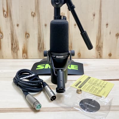 Shure SM7B Microphone w/Heavy Duty Desktop Stand/XLR