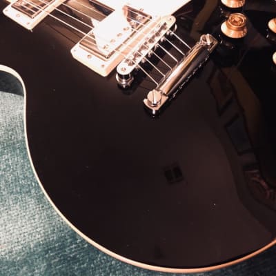 Gibson Les Paul Classic Guitar Ebony 2011 | The Music Zoo