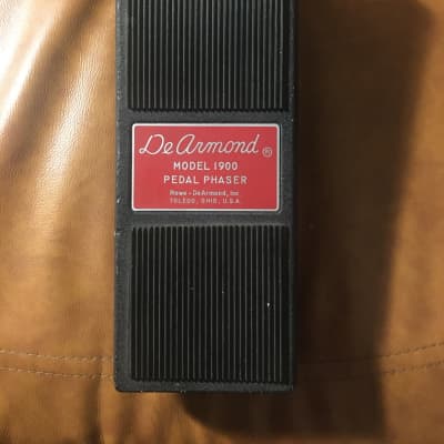 DeArmond Model 1900 pedal phaser 1975 Black image 1