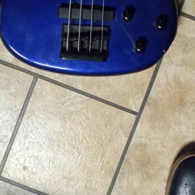 Rogue LX200B-MBL Series III 4-String Bass Metallic Blue