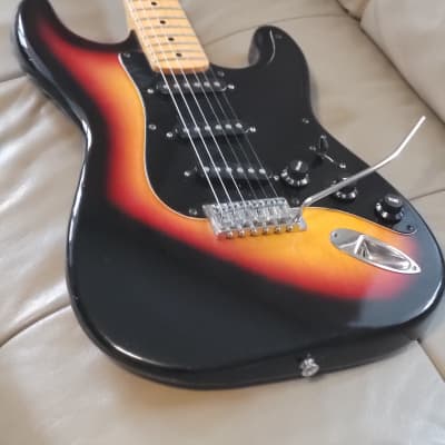 Fender Japan '62 Reissue Stratocaster ST62-53 Sunburst 1993 Fender Japan '62 Reissue Stratocaster ST62-53 Sunburst 1993