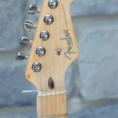 Fender American Series VG Stratocaster with Maple Fretboard 2007 - 2009 - 3-Color Sunburst image 6