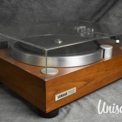Yamaha GT-2000L Turntable [Woodgrain Plinth Version] In Very Good Condition image 2