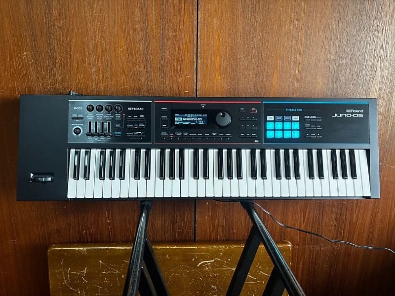 Roland JUNO-DS 61 61-key Synthesizer w/ gig bag image 1