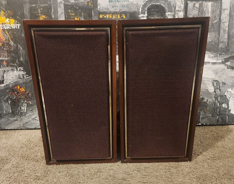 Magnavox Vintage Pair of Magnavox S-8752 Bookshelf Speakers 80s  - Walnut wood finish  			