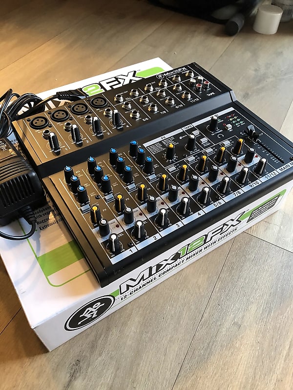 Mackie Mix12Fx 12-Channel Compact Mixer With Effects