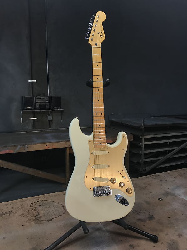 Fender Stratocaster 1995 Cream gold with EMG David Gilmour