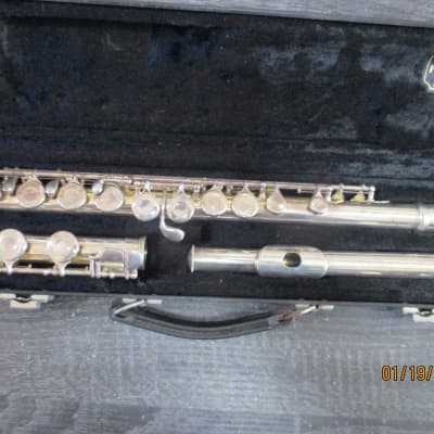 Gemeinhardt 2SP Straght-Headjoint Flute with Offset G . Made in USA image 1