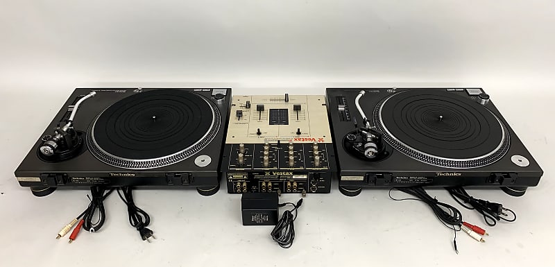 2 Technics SL-1200 MK3 DJ Turntable with Dustcover & Vestax