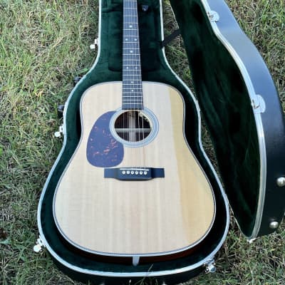 Martin  HD-28 Electric/Acoustic image 7